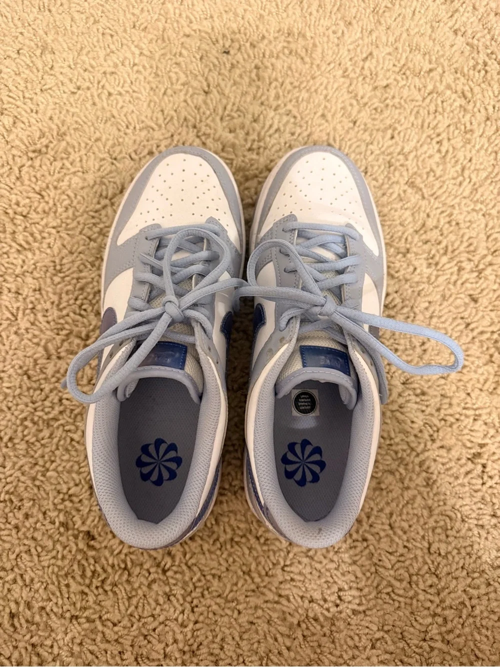 Nike Kids Low-Top Sneakers in Light Blue, White and Metallic Blue Accent